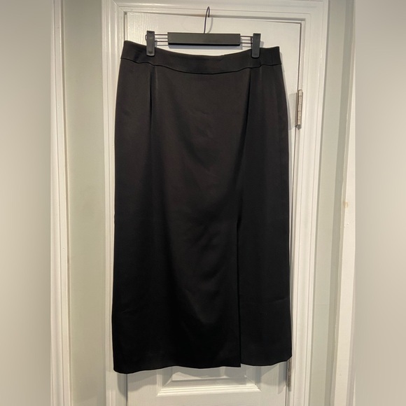 Talbots Size 14P Black Satin Finish Front Slit Zip Back Pencil Skirt Midi - Picture 1 of 9